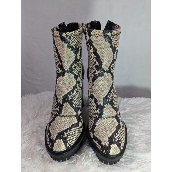 Vince Camuto Sz 7 Erettie Lug Sole Platform Block Heel Booties Black/White Snake - Picture 9 of 10